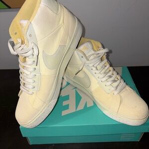 Nike High-Top Sneakers in Pale Yellow and White